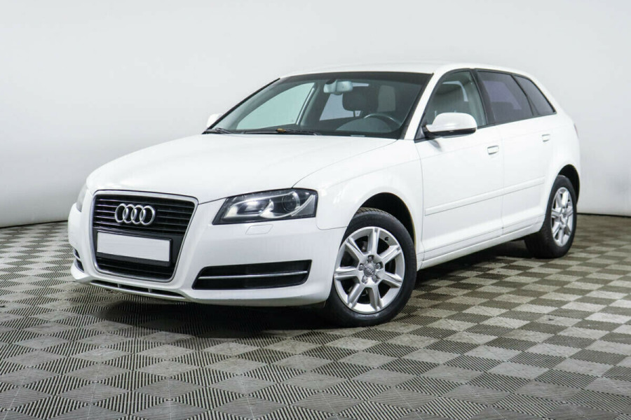 Автомобиль Audi, A3, 2011 года, AMT, пробег 121000 км